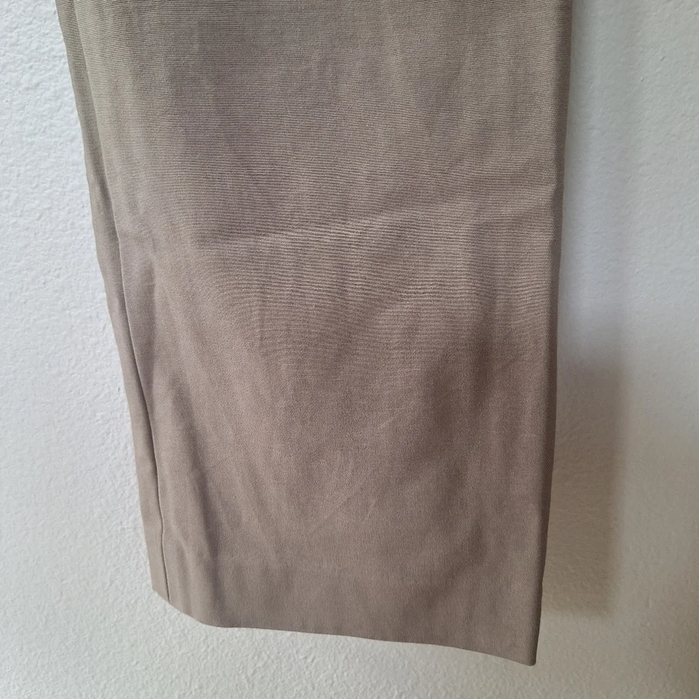 Theory Womens Cropped Pant in Double Stretch Cotton. Tan. Size 0